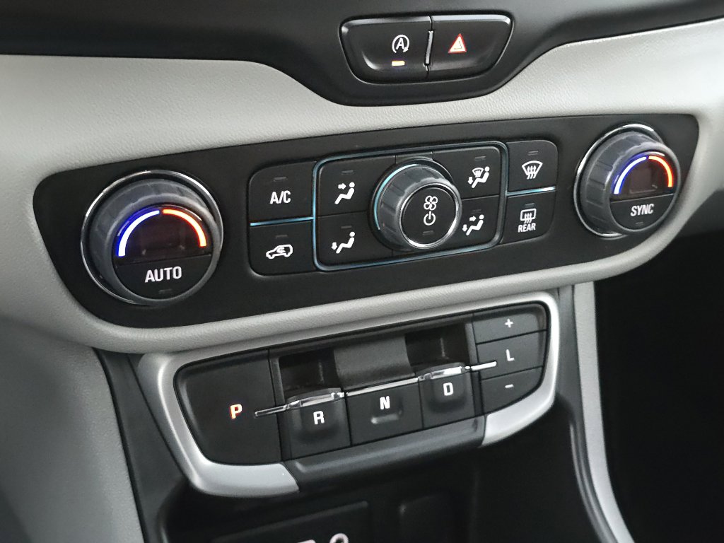 Used 2023 GMC Terrain SLE w/ Driver Convenience Package image 24