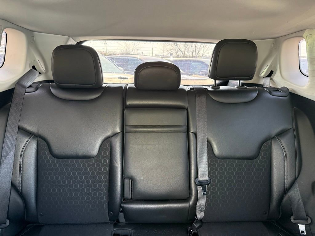 Used 2018 Jeep Compass Latitude w/ Cold Weather Group image 33