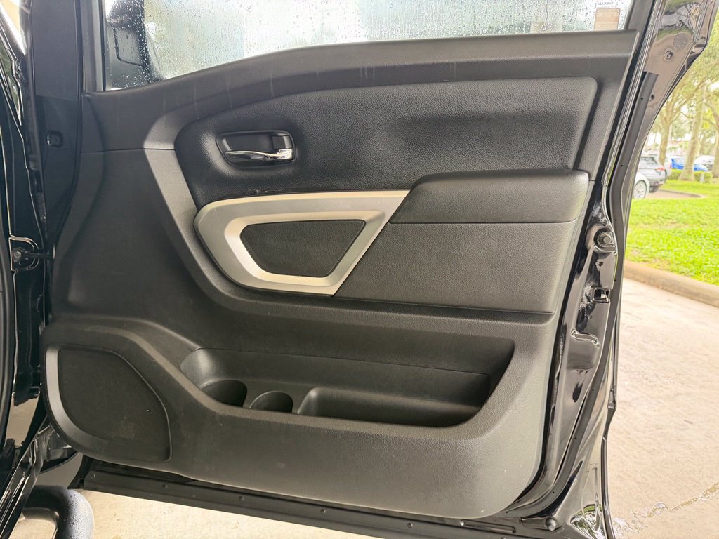 Used 2021 Nissan Titan SV w/ SV Convenience Package RWD image 30
