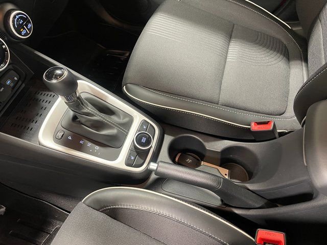 Used 2023 Hyundai Venue Limited image 19