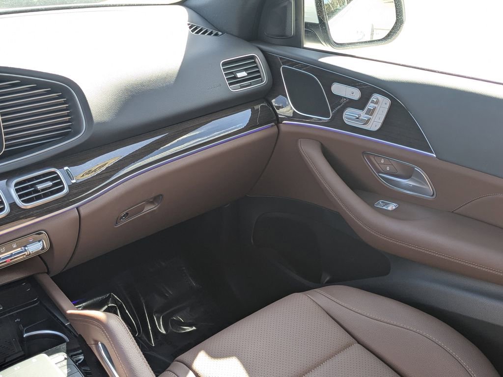 Used 2025 Mercedes-Benz GLE 450e 4MATIC image 4