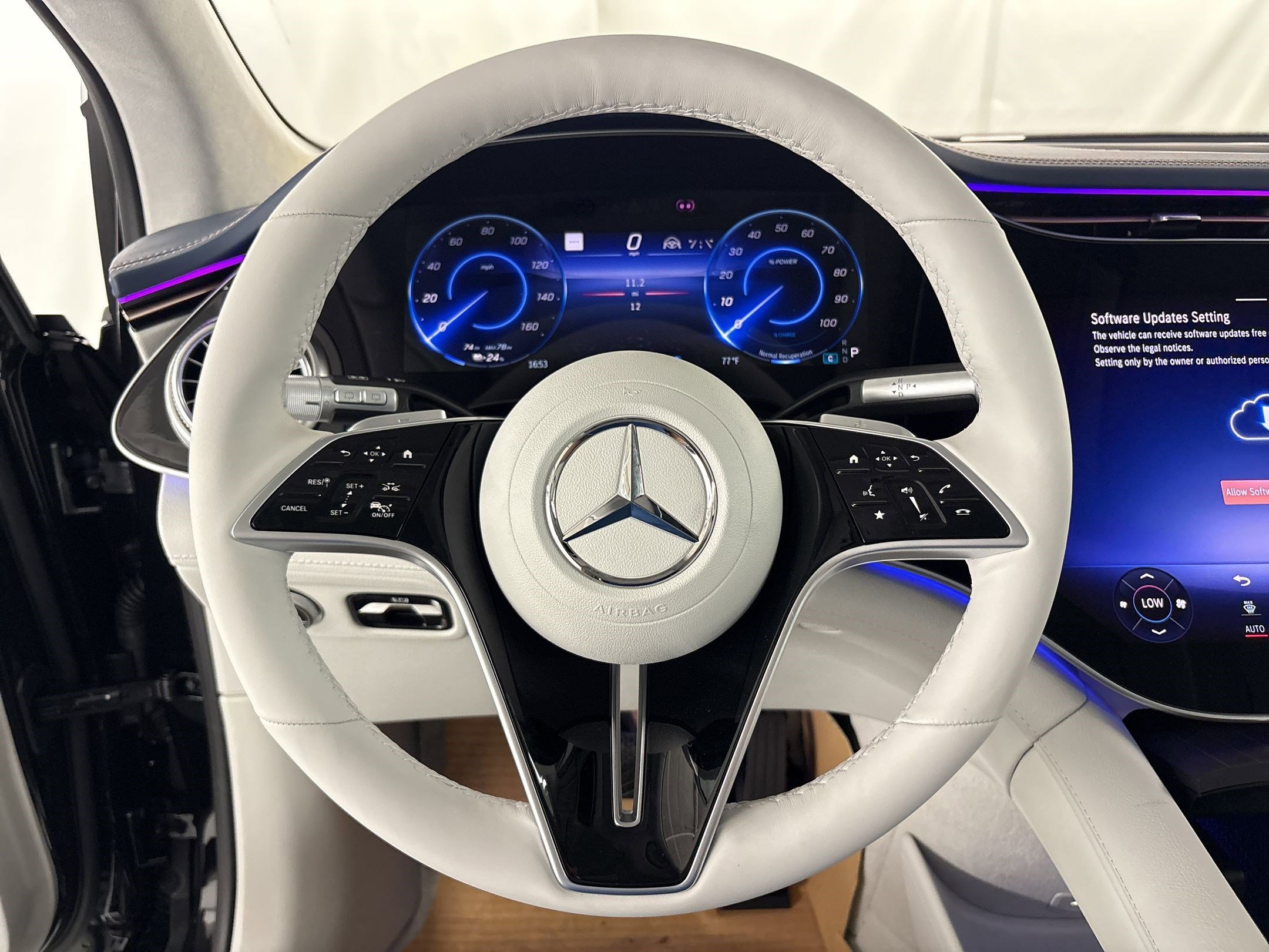 New 2026 Mercedes-Benz EQS 550 4MATIC SUV image 17