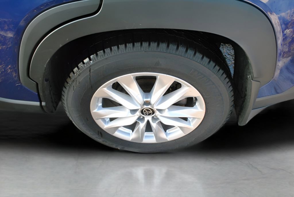 Certified 2022 Toyota Corolla Cross LE image 31