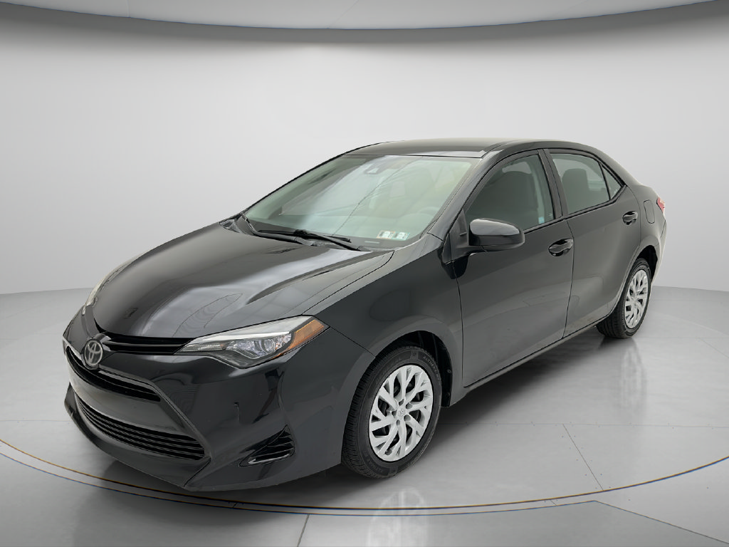 Used 2017 Toyota Corolla LE FWD image 3
