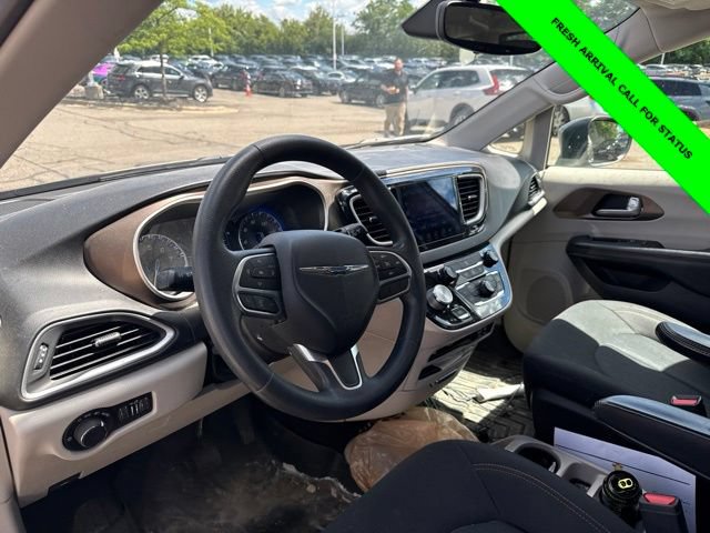 Used 2017 Chrysler Pacifica Touring FWD image 27