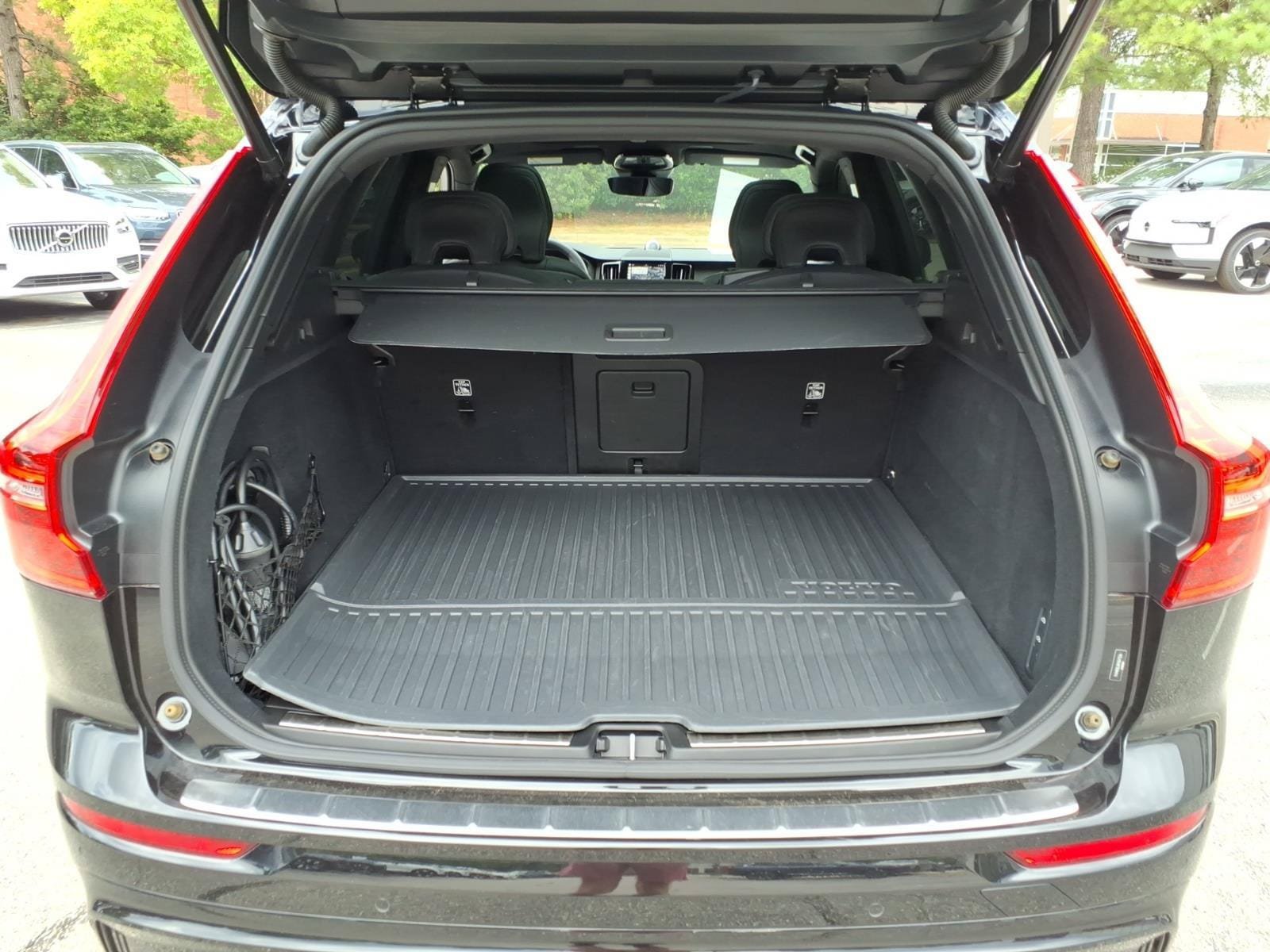 Certified 2024 Volvo XC60 T8 Ultimate w/ Protection Package Premier AWD/4WD image 27