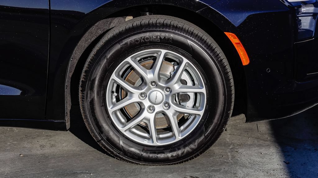 New 2027 Chrysler Pacifica Select FWD image 11
