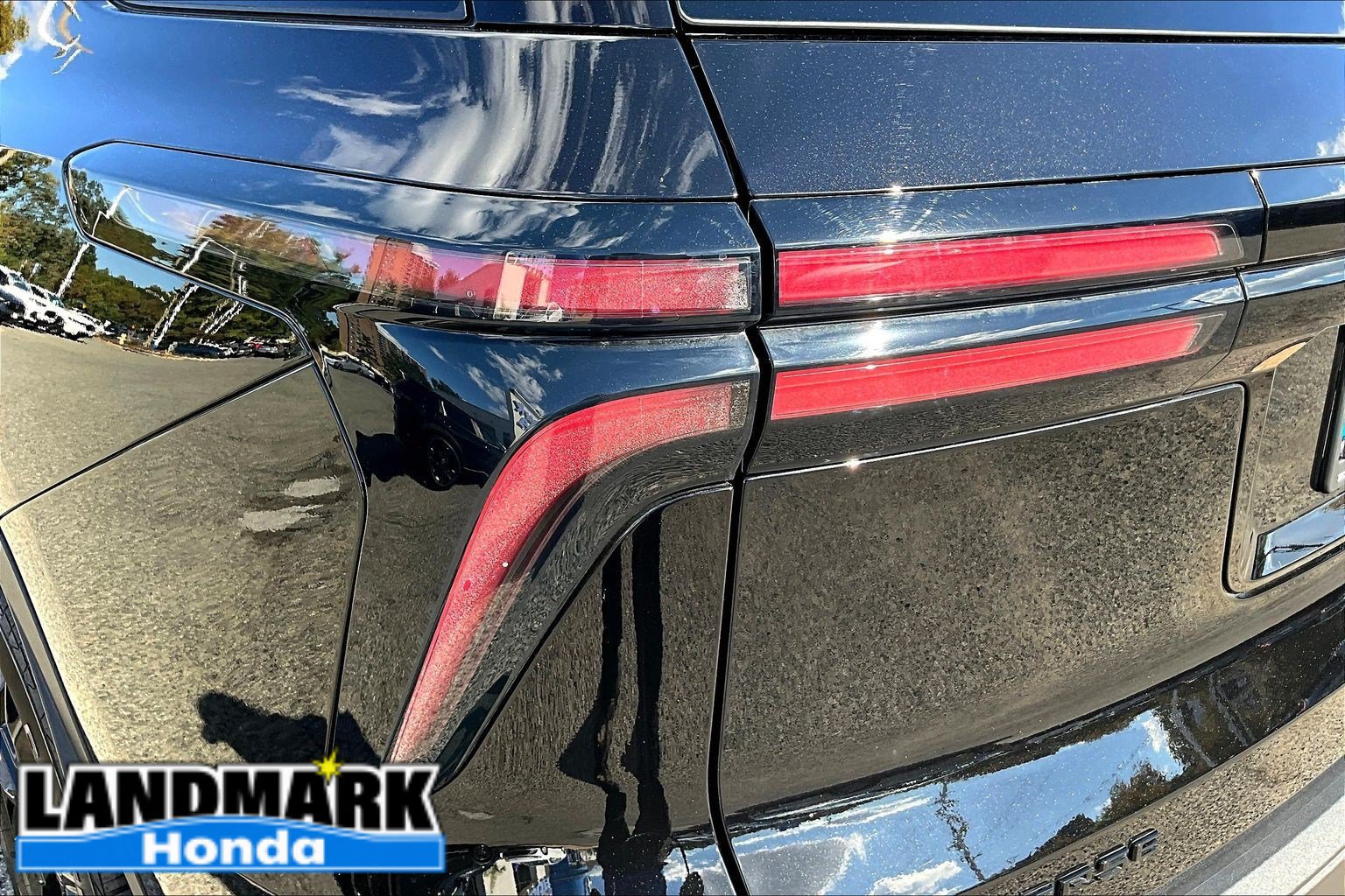 Used 2026 Chevrolet Traverse LT w/ Midnight/Sport Edition FWD image 32