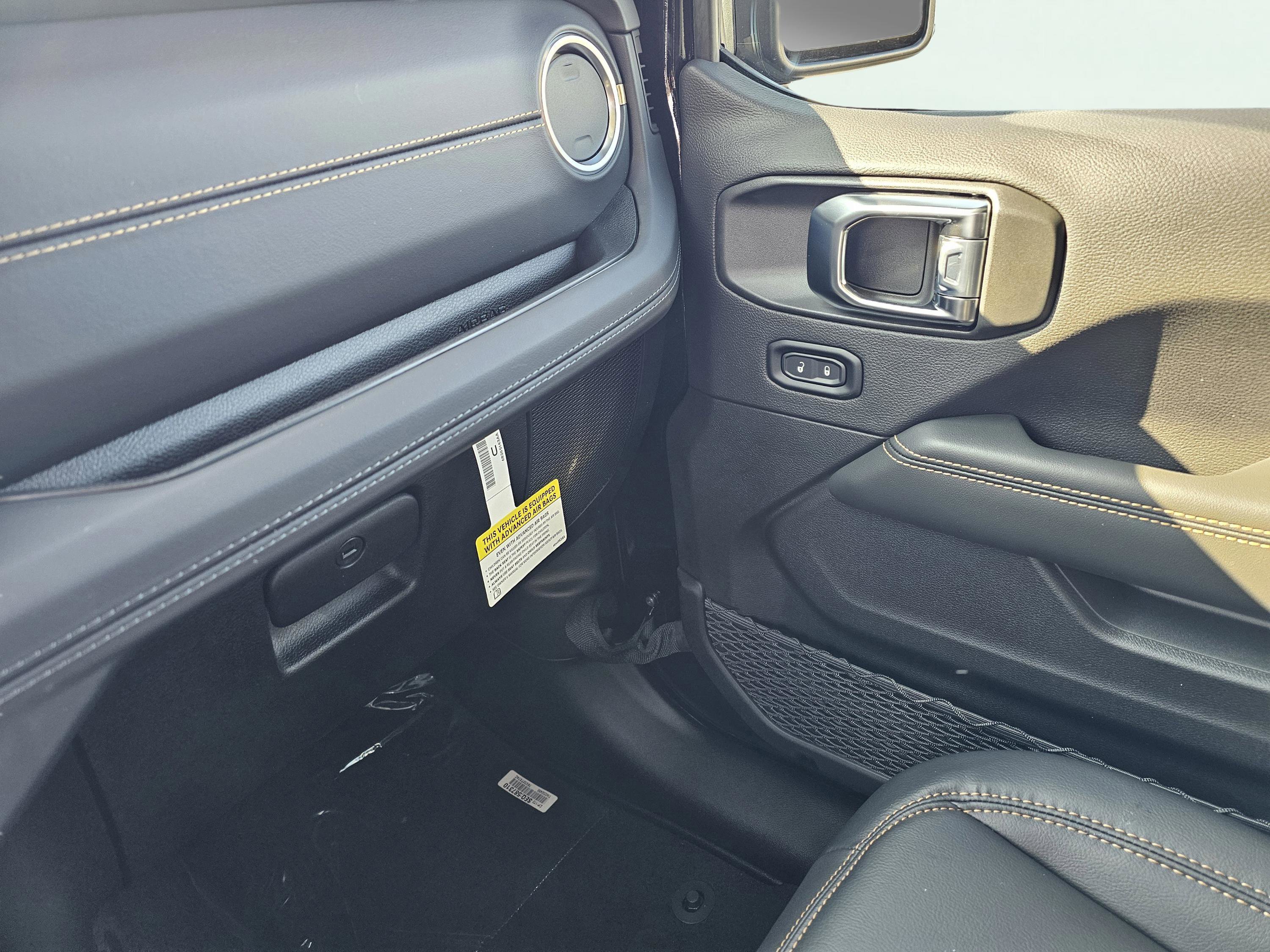 New 2026 Jeep Wrangler Unlimited Sahara AWD/4WD image 27