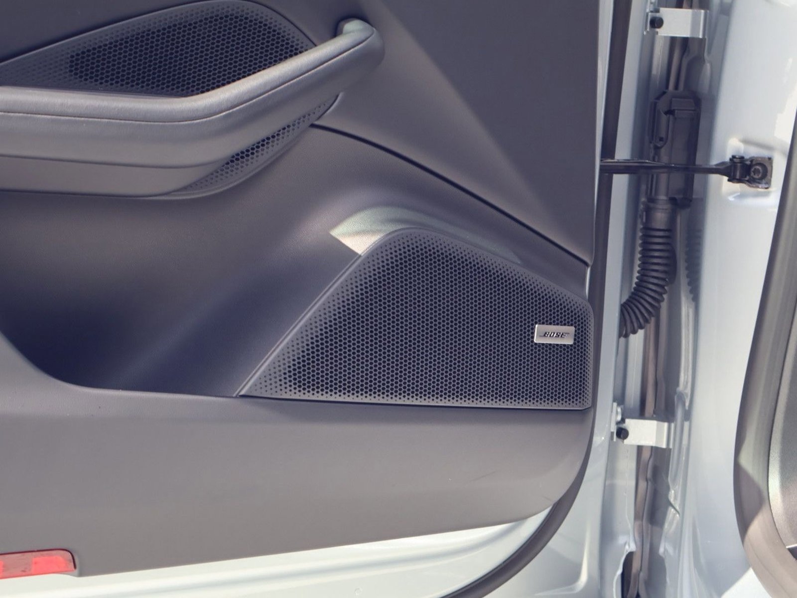 Certified 2025 Porsche Macan Electric RWD image 14