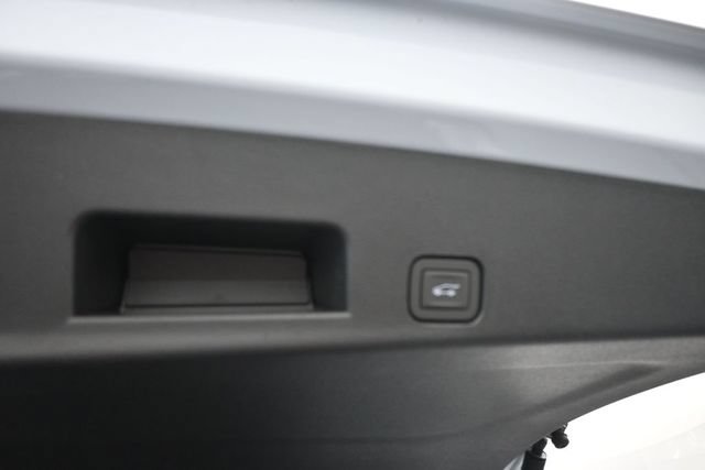 New 2026 Chevrolet Traverse High Country w/ LPO, Floor Liner Package FWD image 9