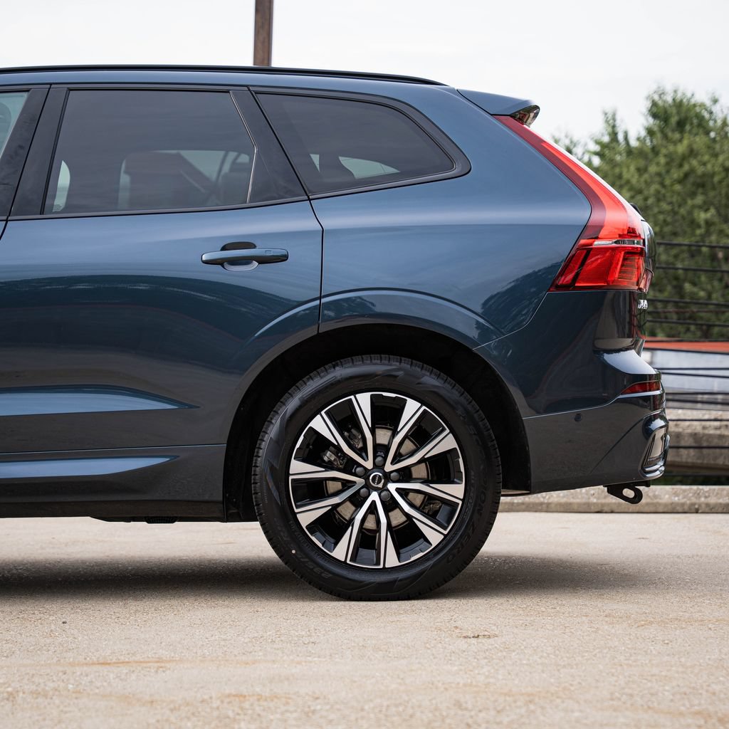 Certified 2024 Volvo XC60 B5 Plus w/ Protection Package Premier AWD/4WD image 4