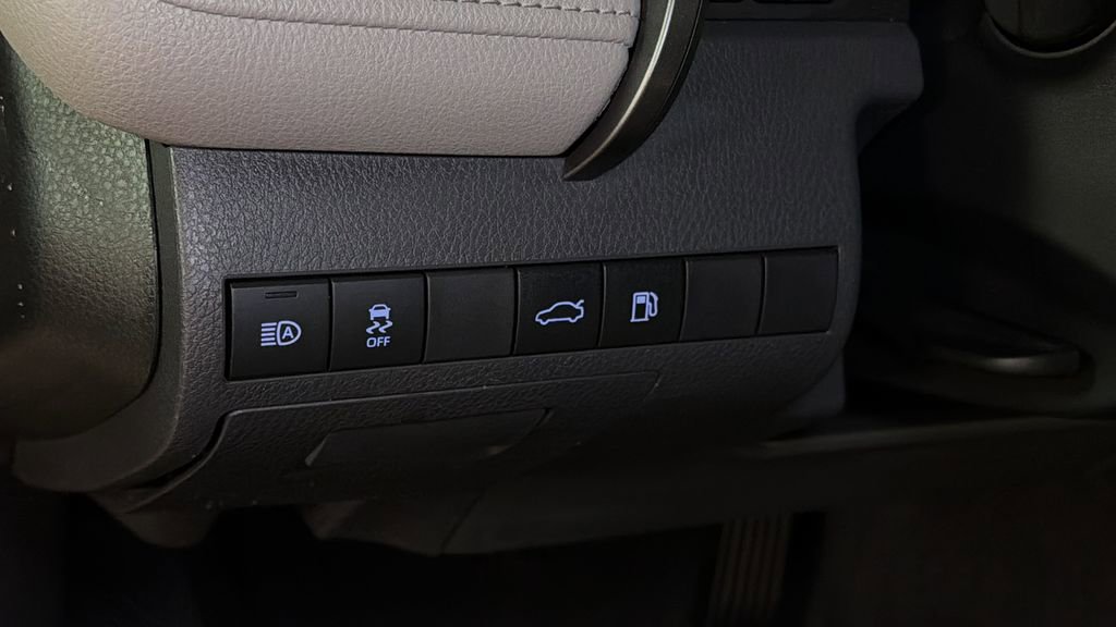 Used 2018 Toyota Camry XLE image 26