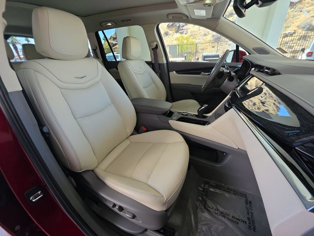 Used 2023 Cadillac XT6 Premium Luxury w/ LPO, Premium Carpet Package FWD image 29