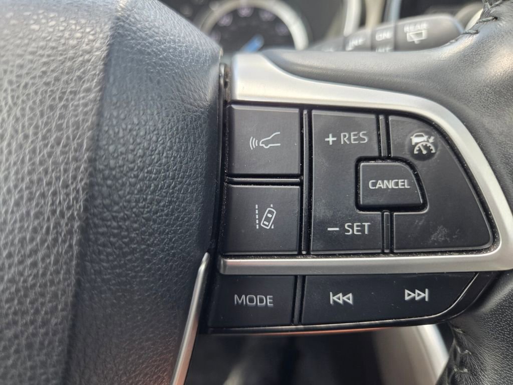 Used 2022 Toyota Highlander XLE image 19