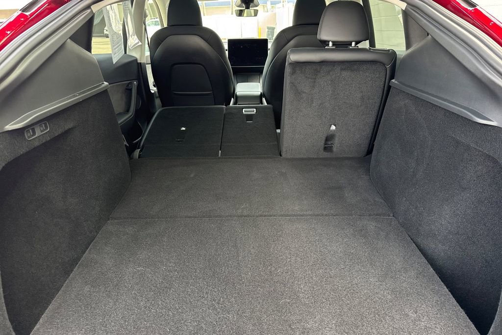 Used 2024 Tesla Model Y 2WD image 18