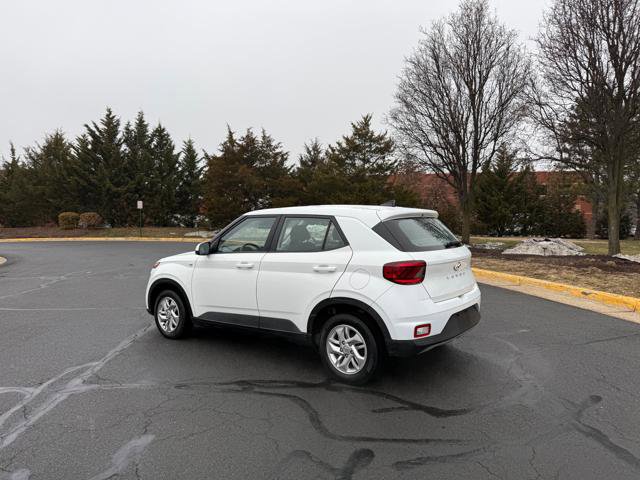 Used 2021 Hyundai Venue SE image 3