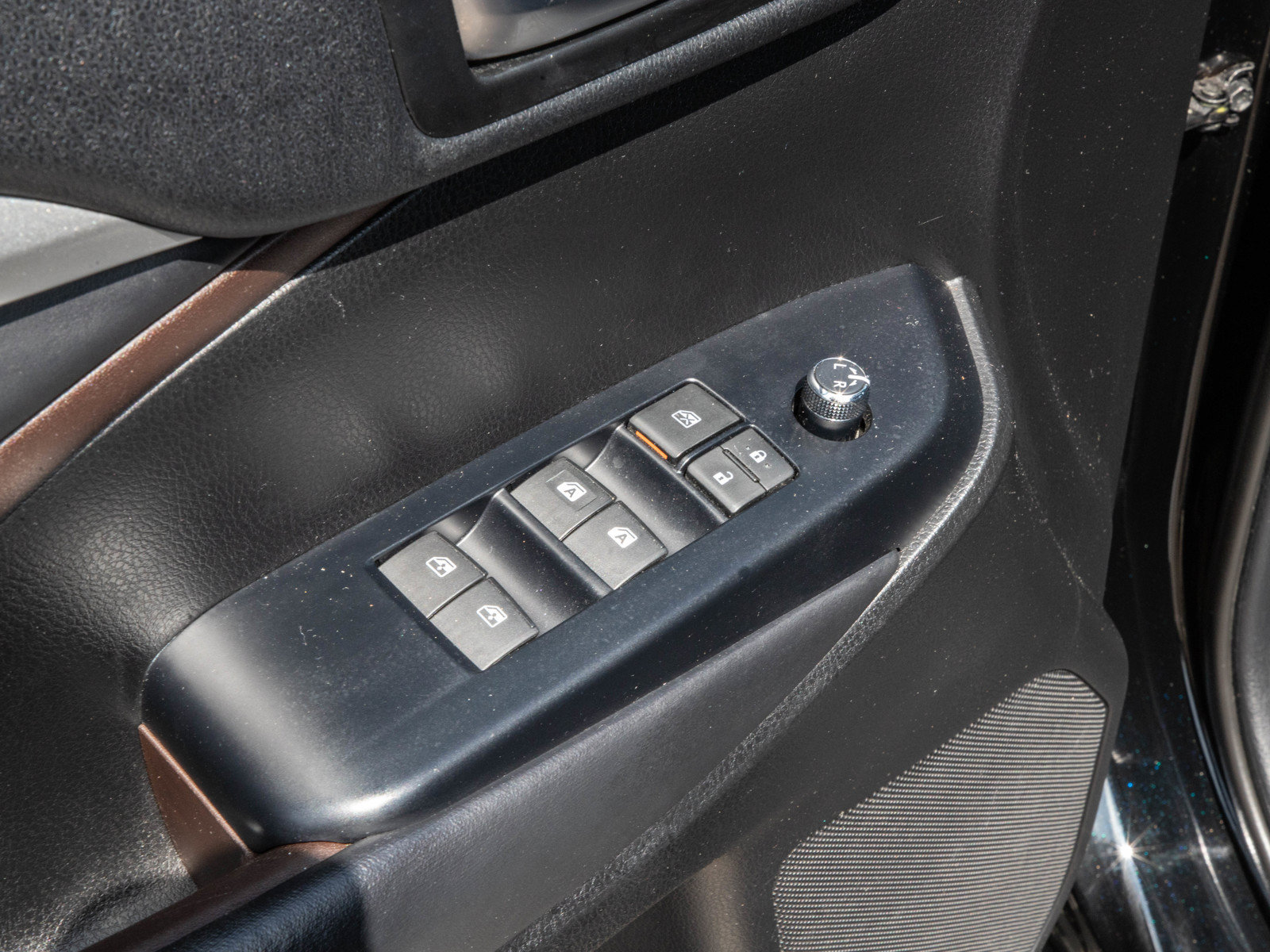 Used 2019 Toyota Highlander XLE AWD/4WD image 21