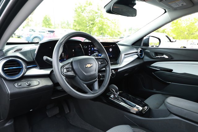 Used 2025 Chevrolet Trax LT FWD image 22