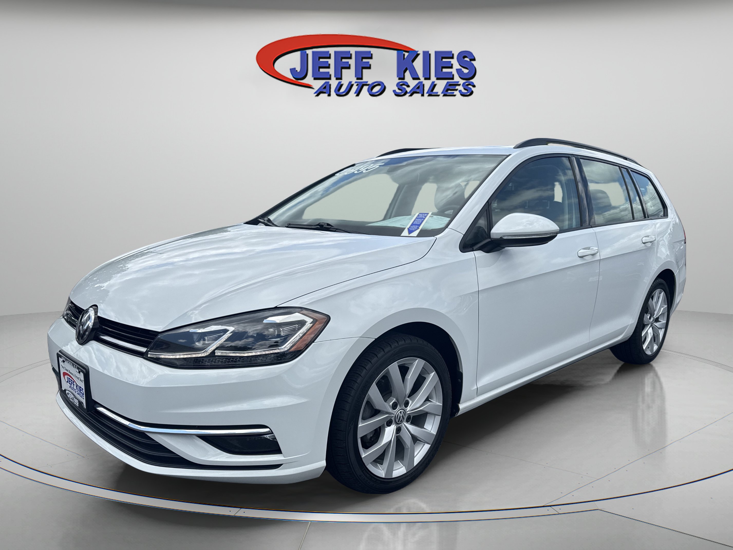 Used 2019 Volkswagen Golf SE FWD image 1