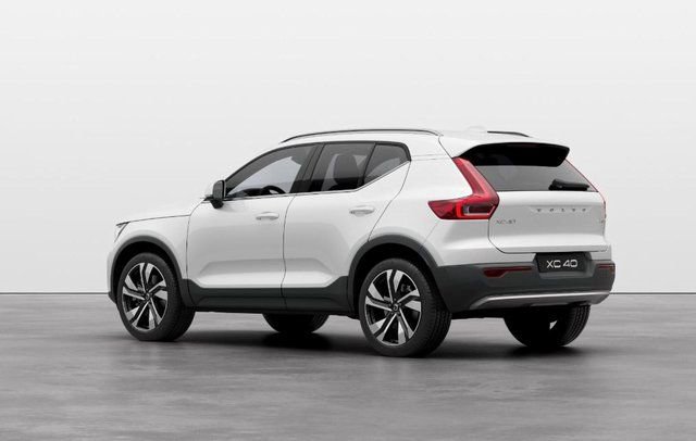 New 2025 Volvo XC40 B5 Plus w/ Protection Package Premier image 2