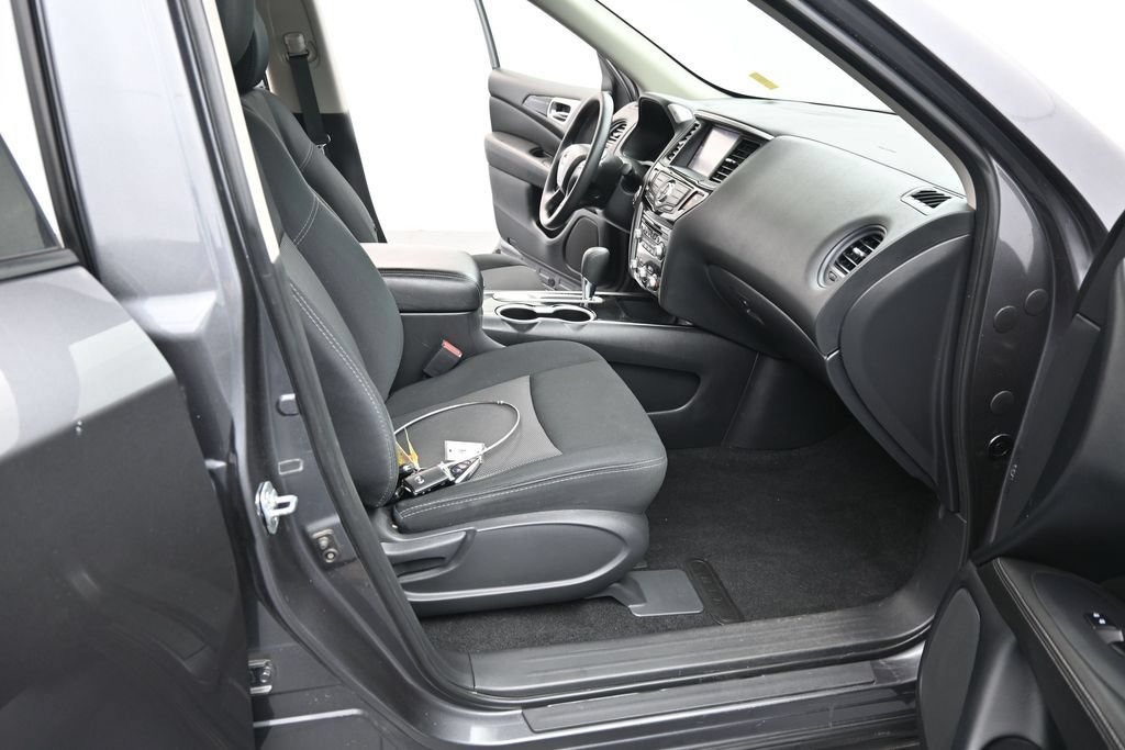 Used 2018 Nissan Pathfinder S FWD image 22