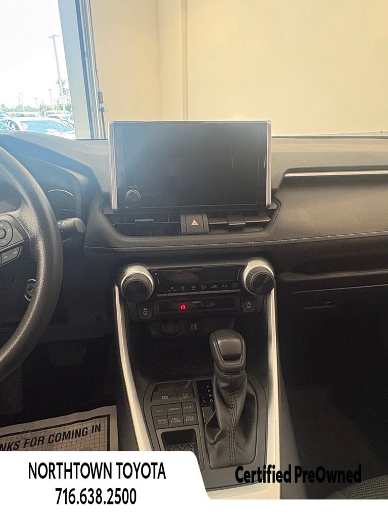 Used 2025 Toyota RAV4 LE AWD/4WD image 19