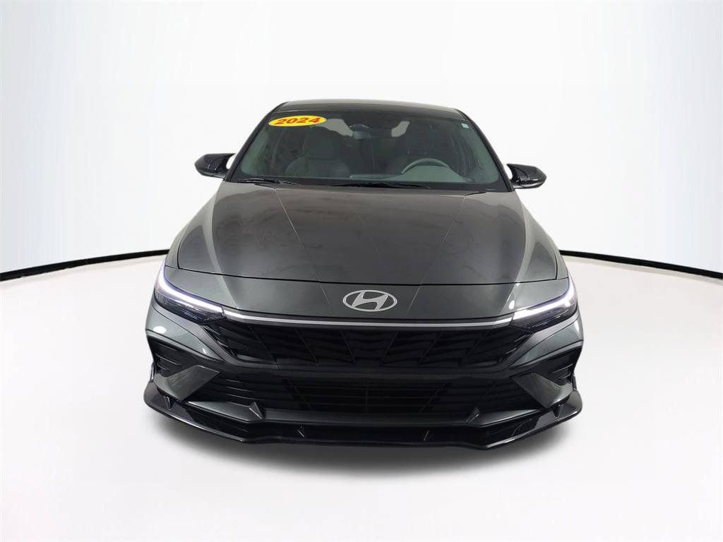 Used 2024 Hyundai Elantra SEL FWD image 3