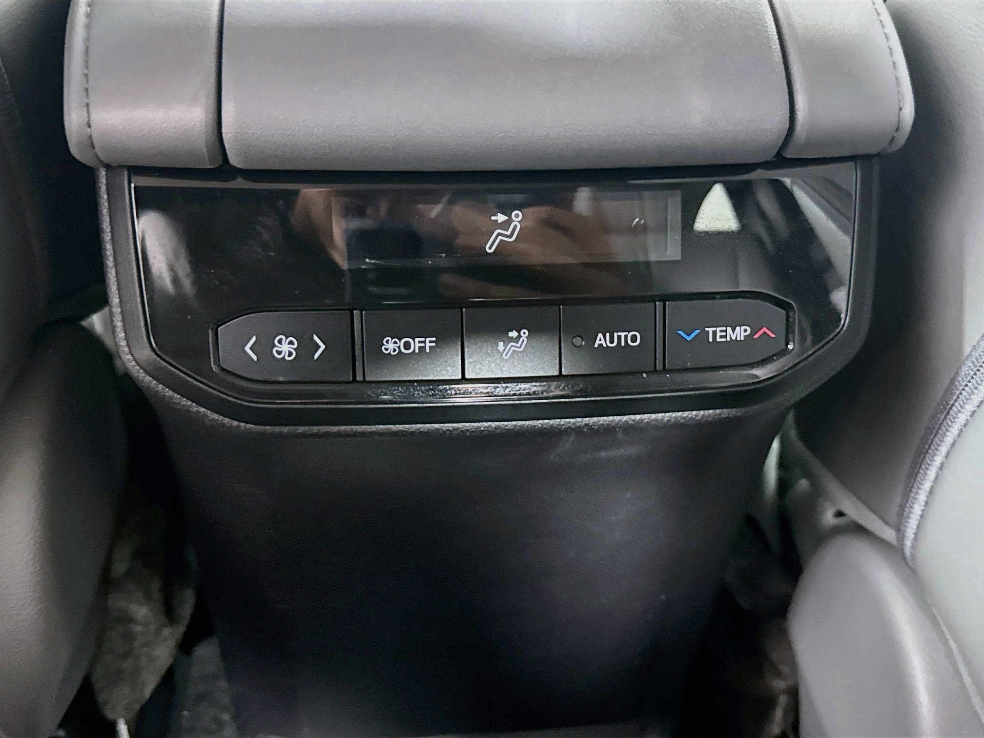 Used 2023 Toyota Highlander XLE FWD image 30