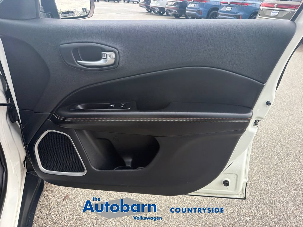 Used 2018 Jeep Compass Latitude w/ Popular Equipment Group FWD image 24
