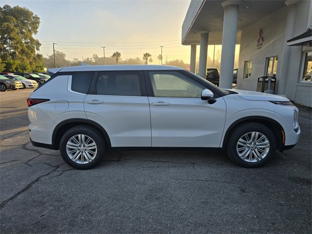 Used 2024 Mitsubishi Outlander ES image 3