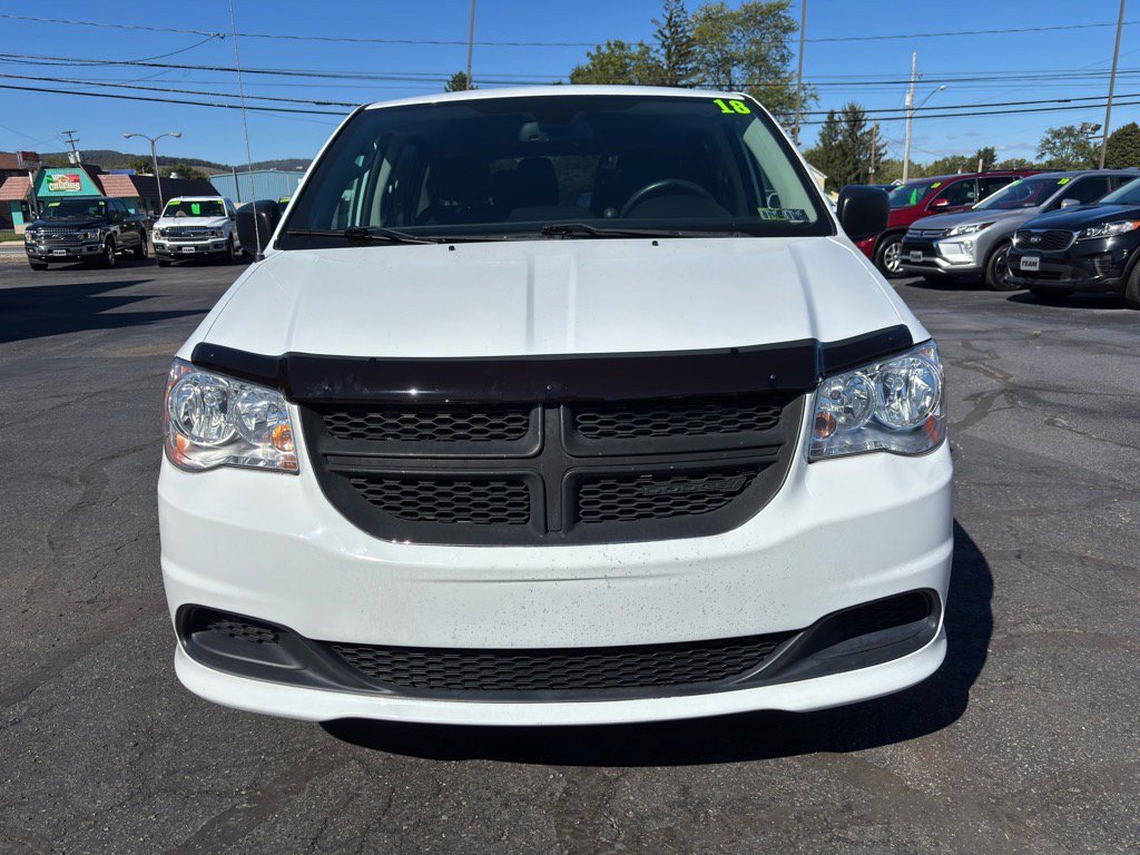 Used 2018 Dodge Grand Caravan SE image 2