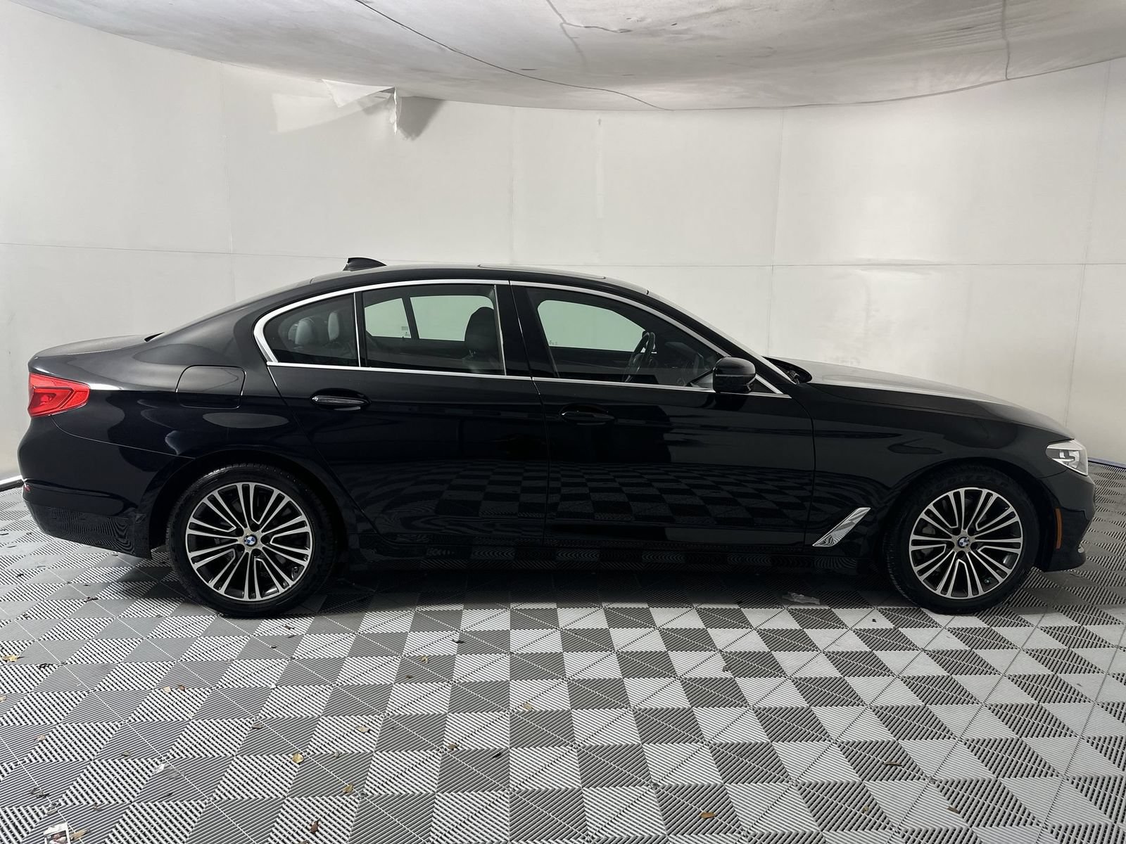 Used 2019 BMW 530i RWD image 9