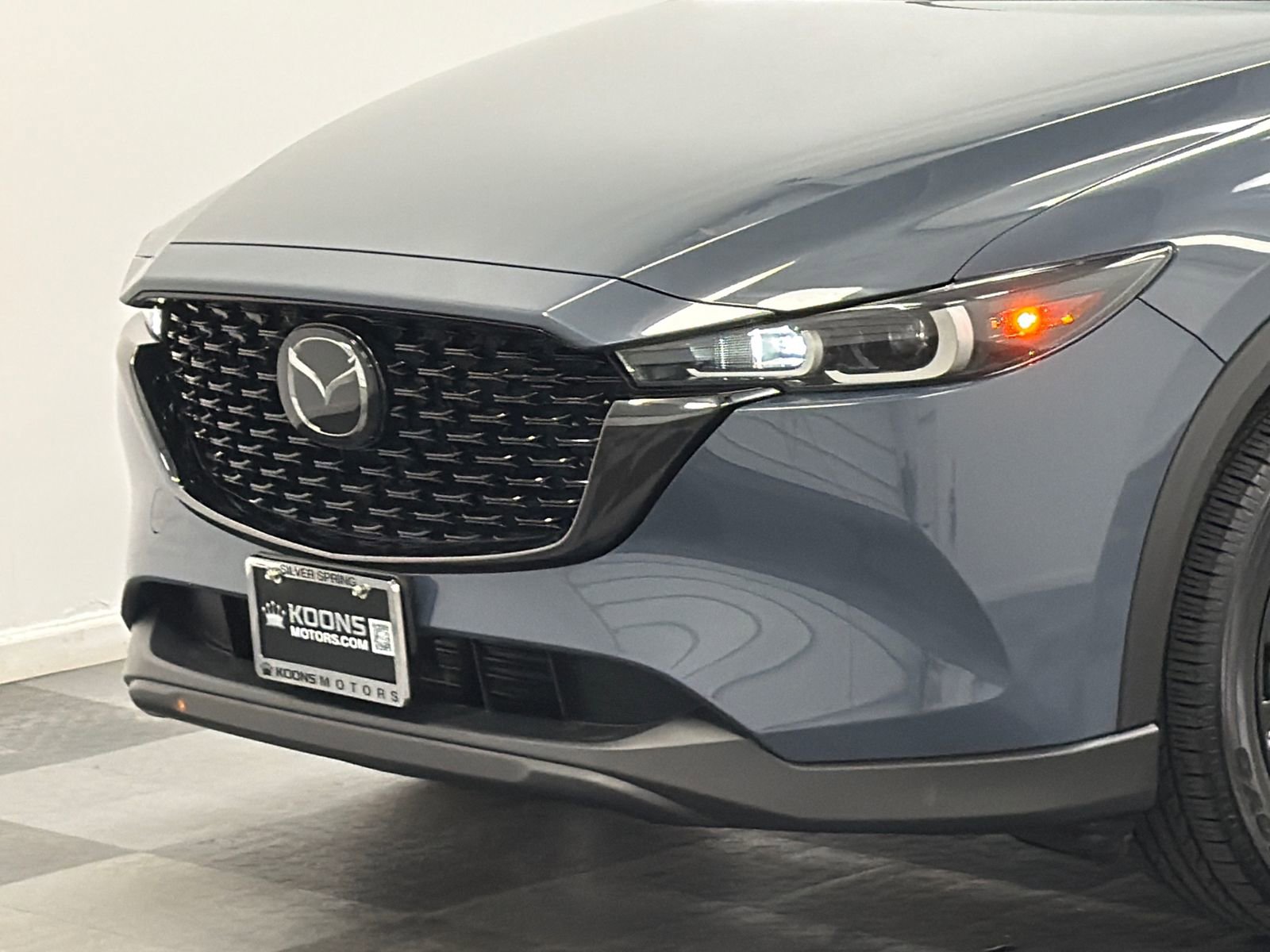 Used 2023 MAZDA CX-5 Carbon Edition image 2