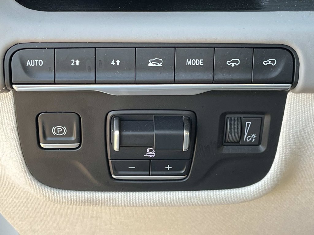 Used 2022 Cadillac Escalade Premium Luxury Platinum AWD/4WD image 37