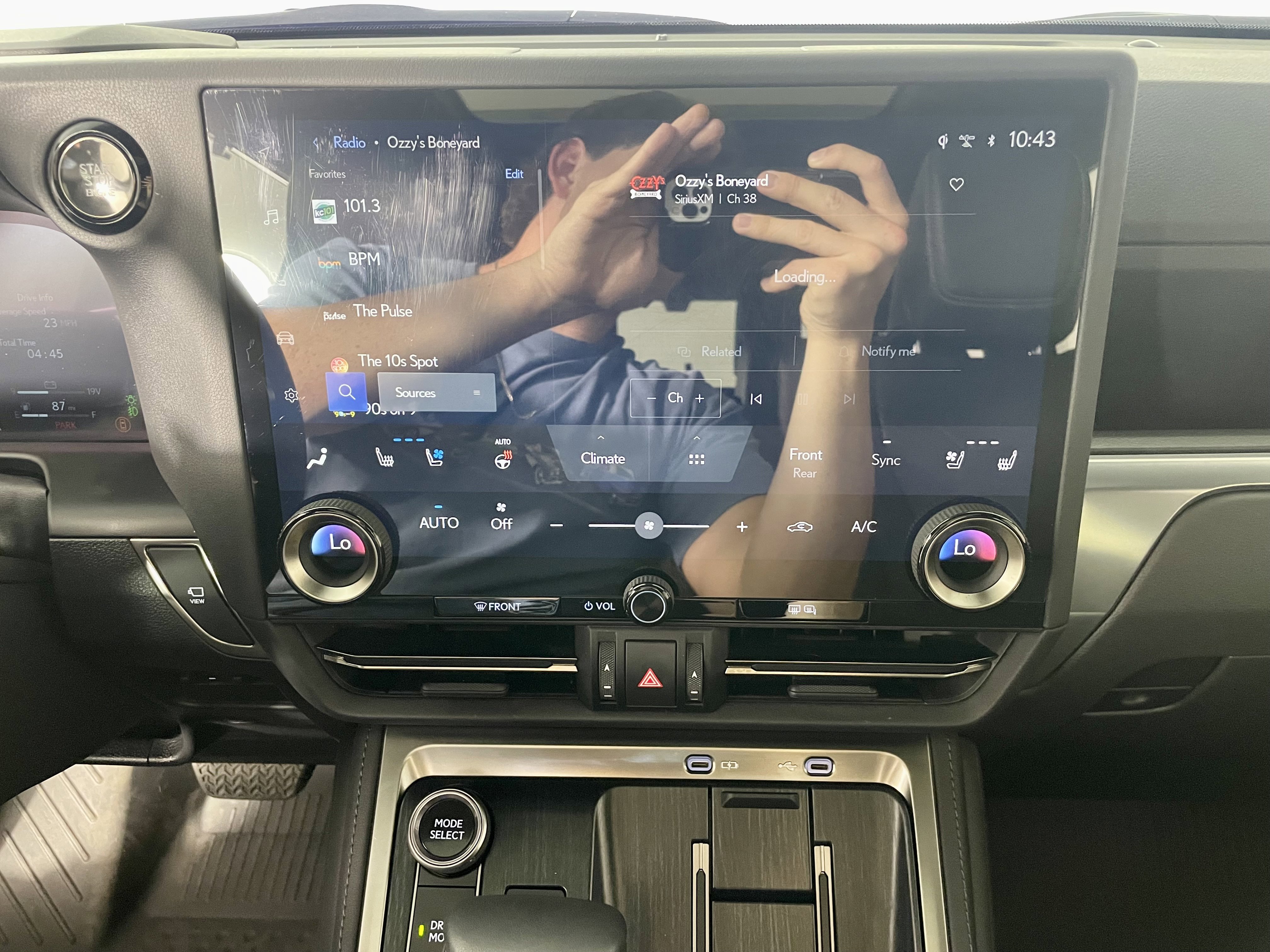 Used 2024 Lexus GX 550 w/ Accessory Package (Z1) image 20