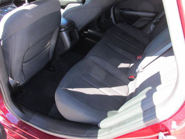 Used 2016 Chrysler 200 Limited image 9