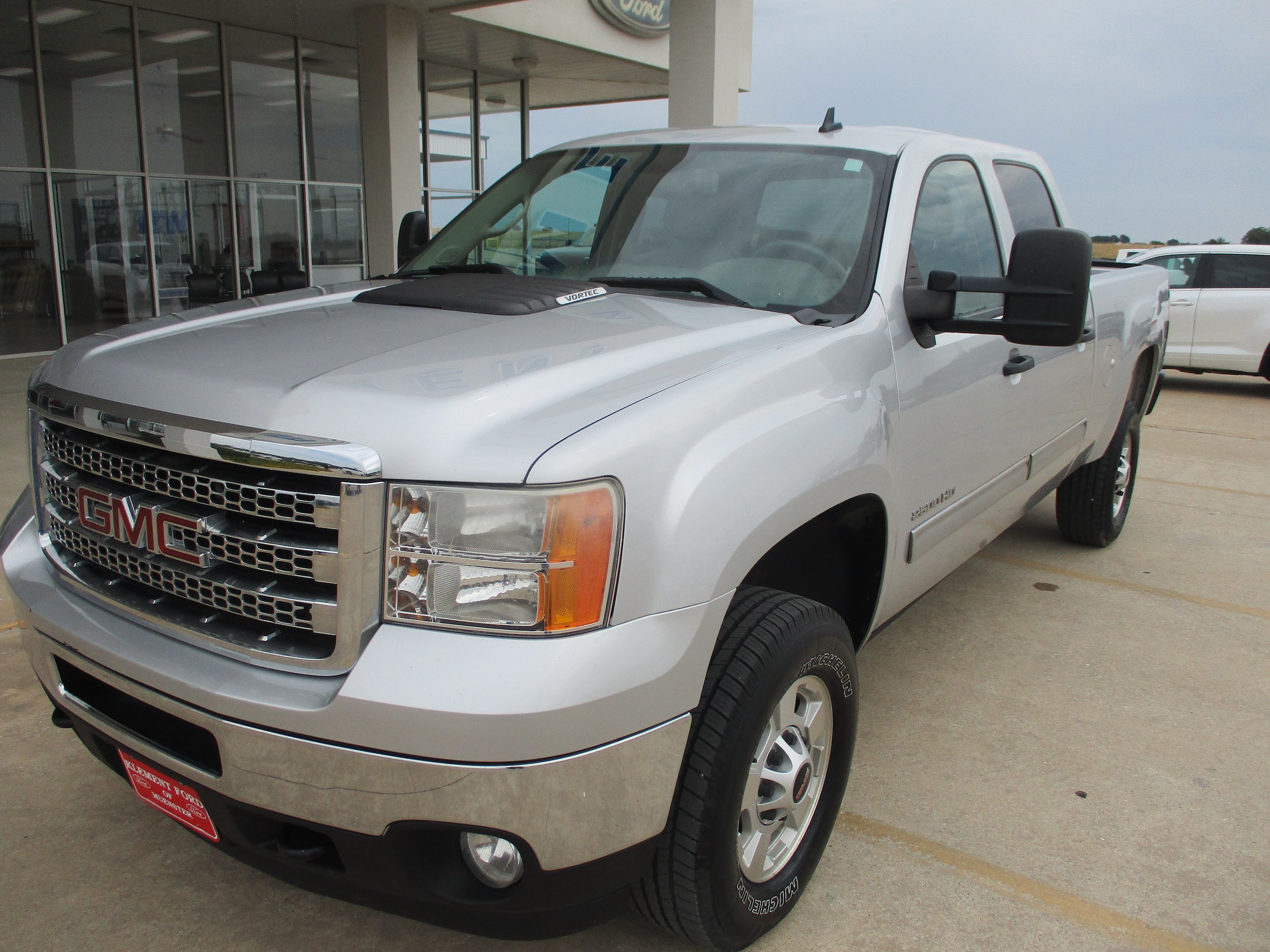 Used 2014 GMC Sierra 2500 SLE w/ SLE Preferred Package RWD image 2