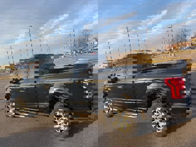 Used 2017 Ford F150 XLT image 4