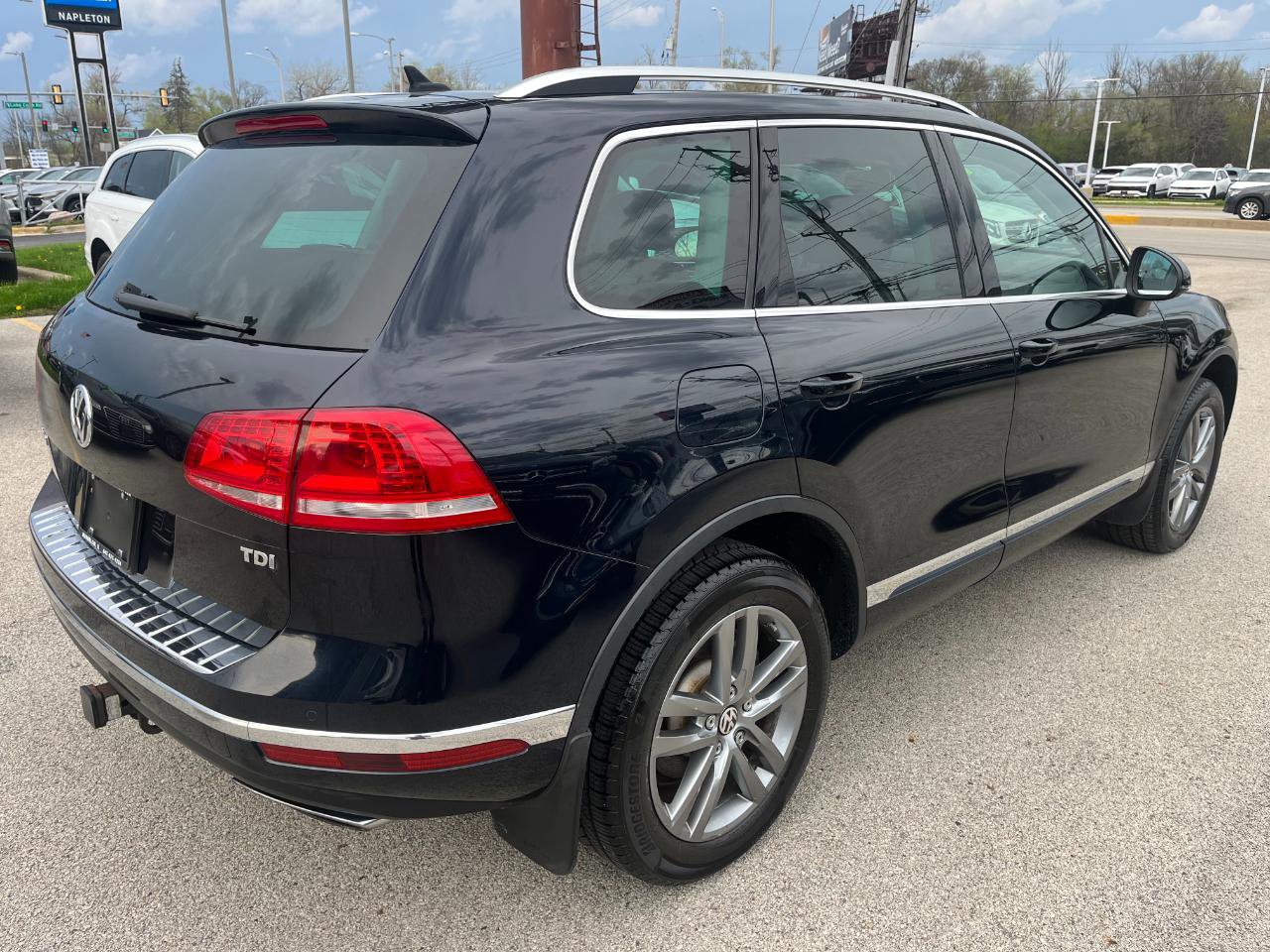 Used 2015 Volkswagen Touareg TDI AWD/4WD image 5