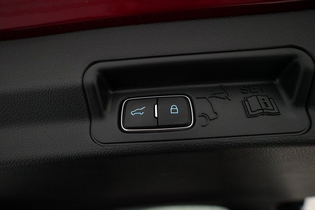 Used 2023 Ford Explorer XLT w/ Equipment Group 202A image 15