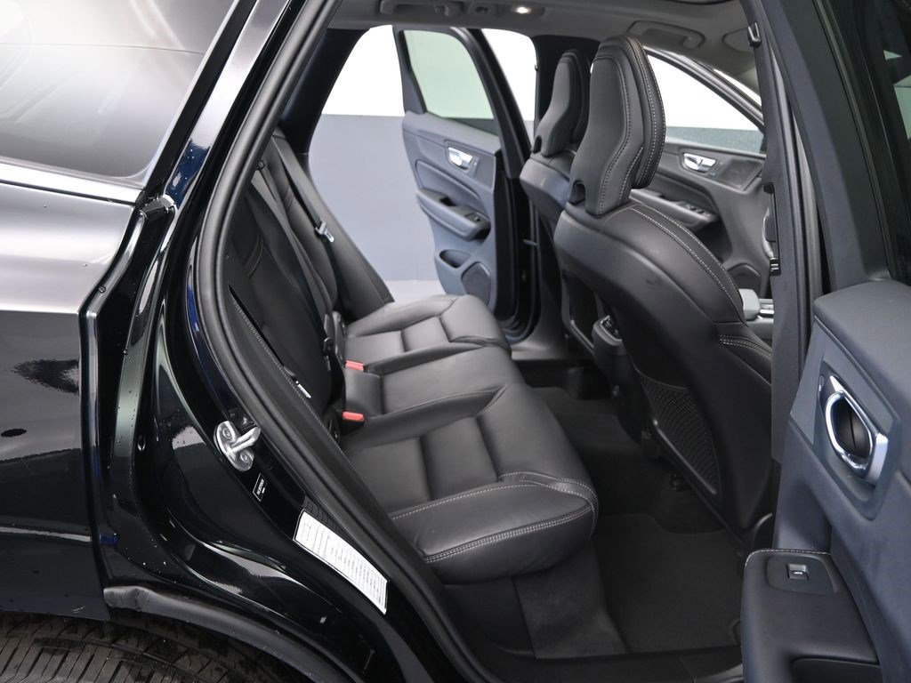 Used 2023 Volvo XC60 B5 Ultimate AWD/4WD image 16