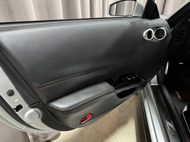 Used 2007 Nissan 350Z NISMO RWD image 11