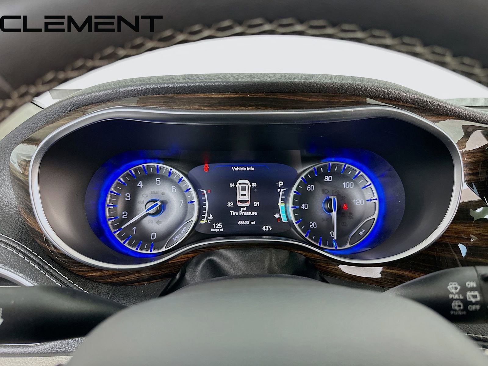 Used 2023 Chrysler Pacifica Limited image 18