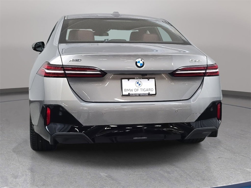 Used 2026 BMW 530i xDrive w/ M Sport Package image 7