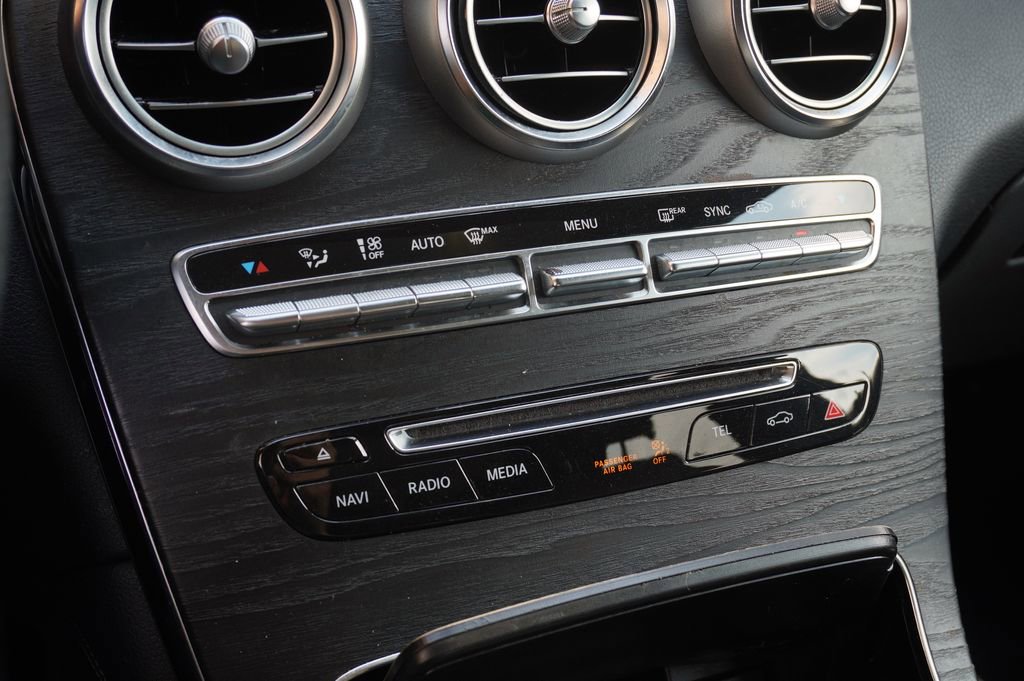 Used 2018 Mercedes-Benz GLC 300 4MATIC image 22