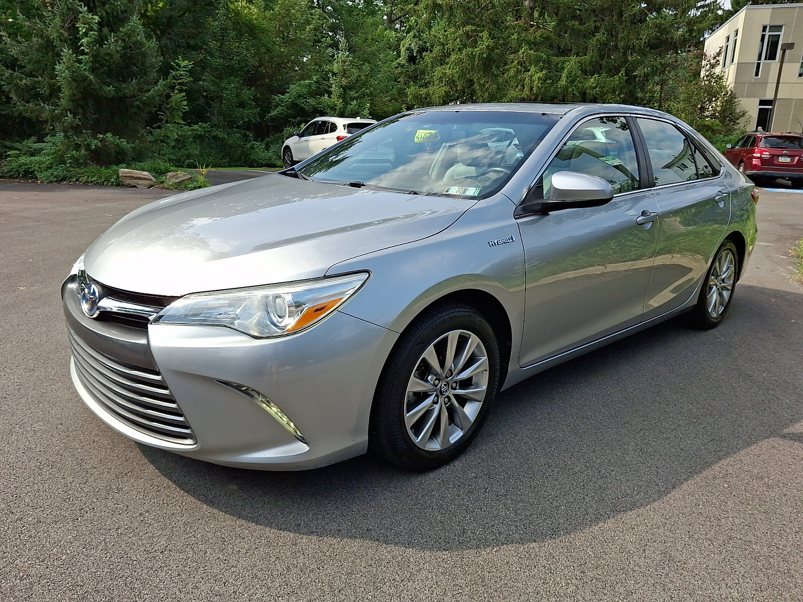 Used 2016 Toyota Camry XLE w/ Moonroof Package FWD image 2