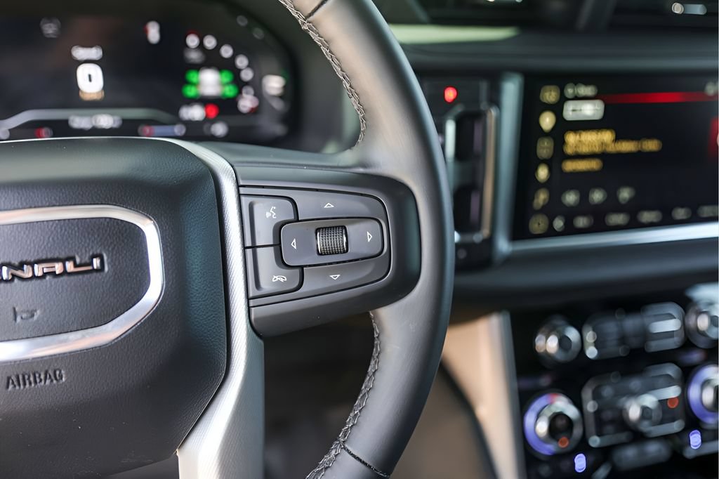 Used 2023 GMC Yukon Denali AWD/4WD image 16