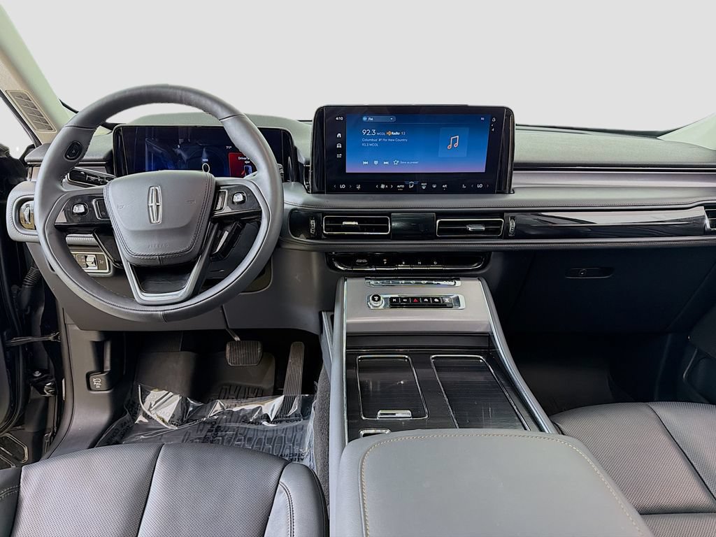 Used 2025 Lincoln Aviator AWD w/ Jet Appearance Package image 31