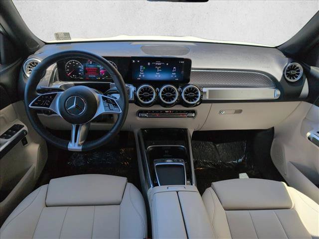 Used 2025 Mercedes-Benz GLB 250 4MATIC w/ Winter Package image 18